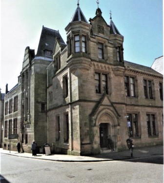 Photo of today's Carnegie Library, showing the 1922 and 1993 extensions. Author's collection."