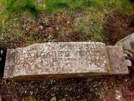 Photo of the Mercer gravestone showing the mason's mark on the section to the right of the stone.