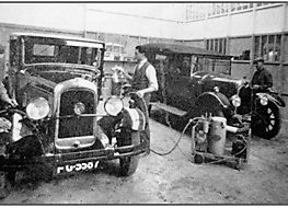 Photo of Jackson’s new paint shop at Pittencrieff Street