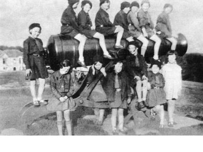 Photo of a Brownie Troop with the gun in the 1930s. (courtesy of Agnes Paterson)