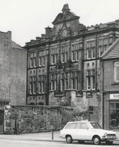 Photo of the old Queen Anne School building, in 1973, before its demolition to make way for the building of the Kingsgate shopping centre