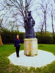 Lindsey and the Statue of Mary Queen of Scots