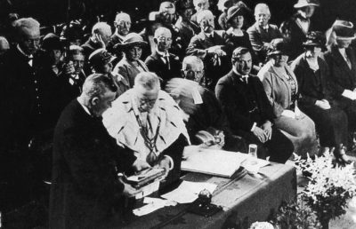 Photo of the Presentation of Freedom of Dunfermline to William Anderson in 1924